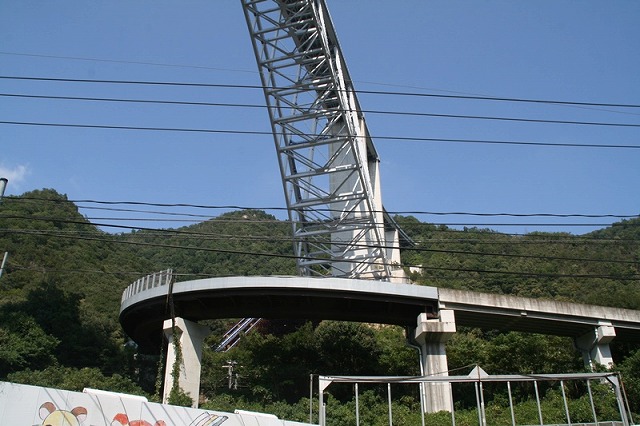 写真8　左岸側のJR山陽本線を跨ぐ跨線橋(2013.9.25).jpg