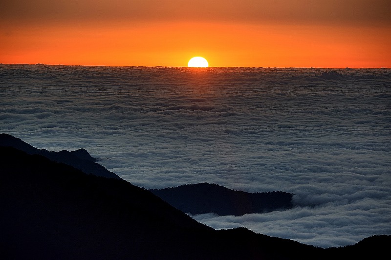 ５１．太平洋から昇る太陽.jpg
