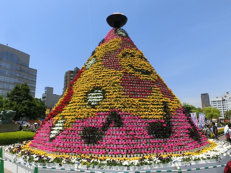 写真1　花の塔.jpg